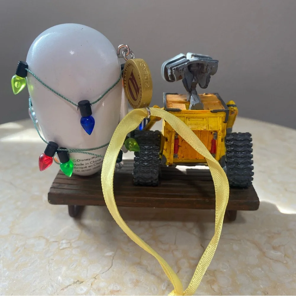 Disney Store 2018 Wall-E and Eve Christmas Sketchbook Ornament